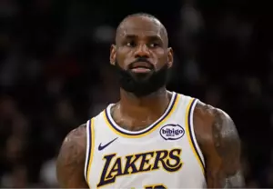 NBA-ийн супер од Lebron James Los Angeles Lakers багаа орхихоо зарлалаа